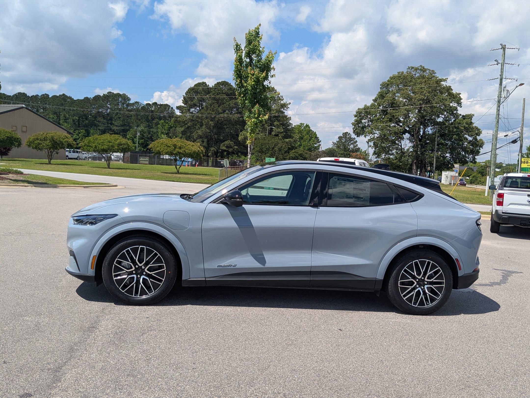 2025 Ford Mustang Mach-E Premium photo 10