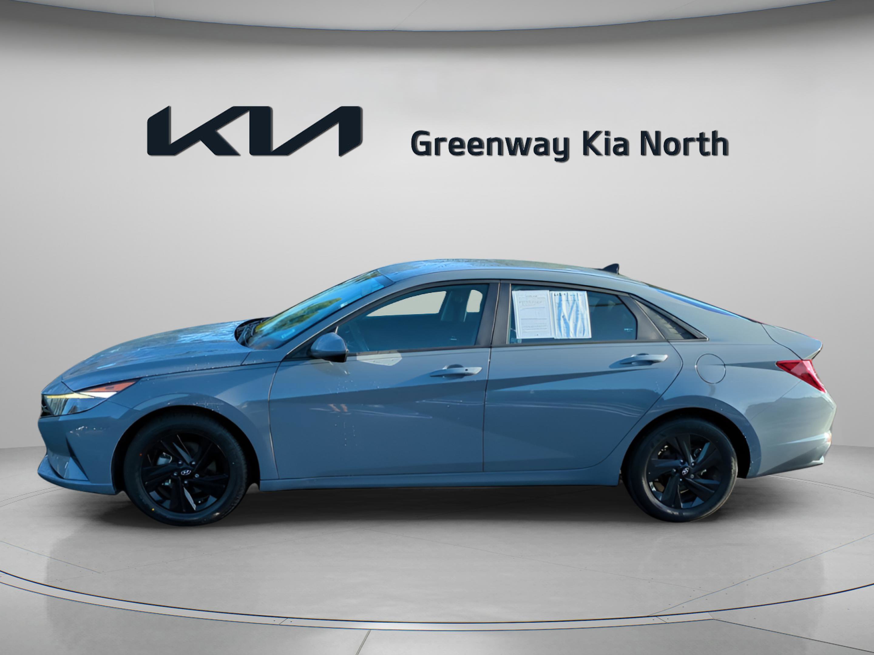 2022 Hyundai Elantra SEL photo 4