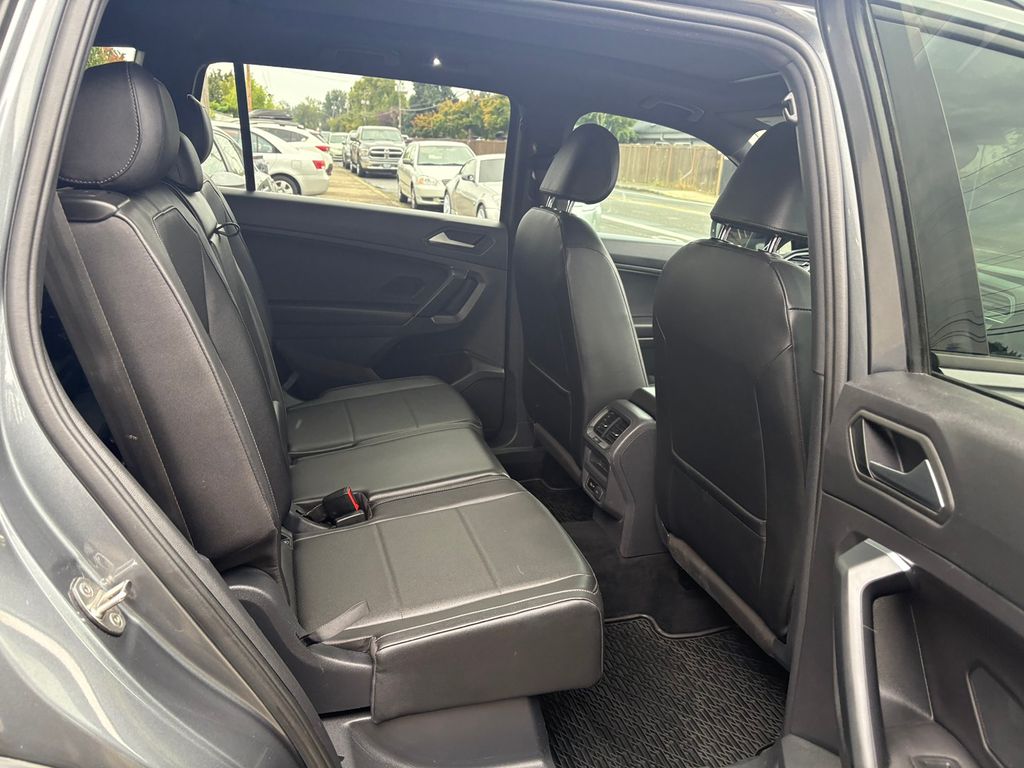 2019 Volkswagen Tiguan SEL R-Line photo 27