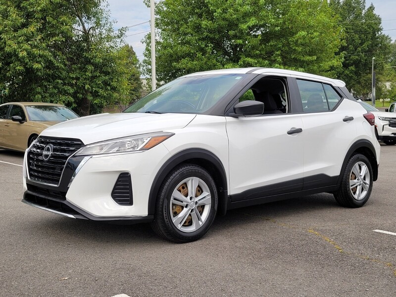 2022 Nissan Kicks S photo 3