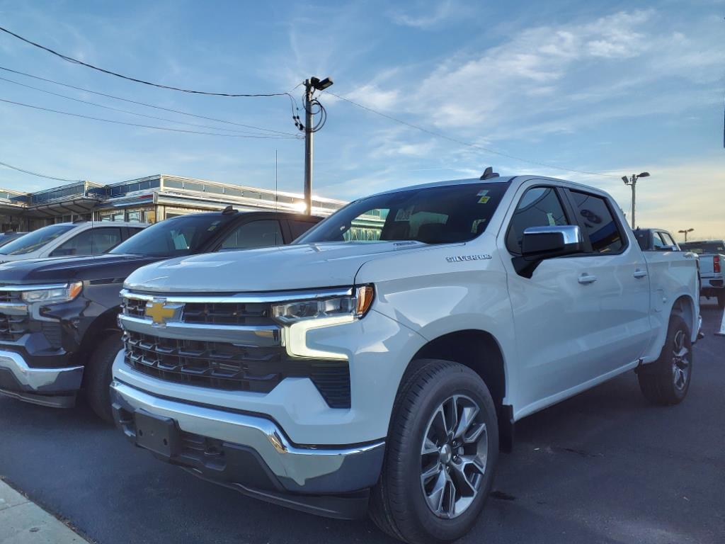 2025 Chevrolet Silverado 1500 LT photo 3