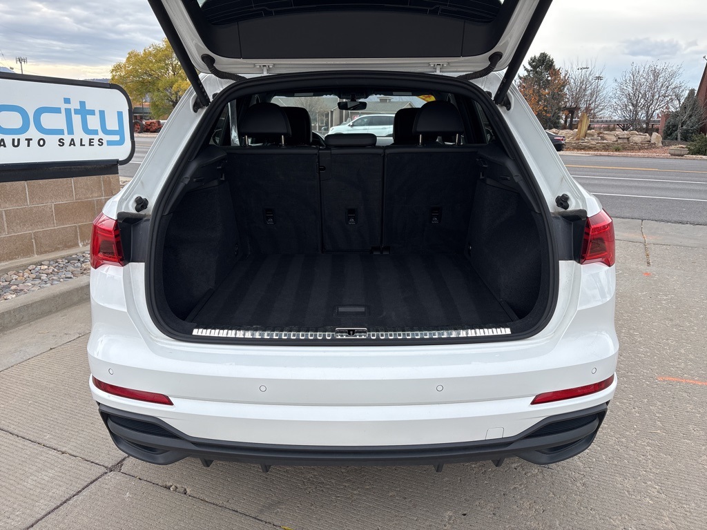 2023 Audi Q3 S line Premium photo 3