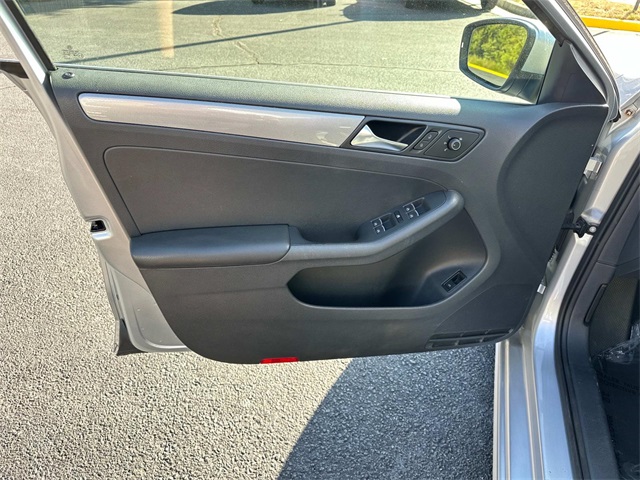 2015 Volkswagen Jetta 1.8T SE photo 26