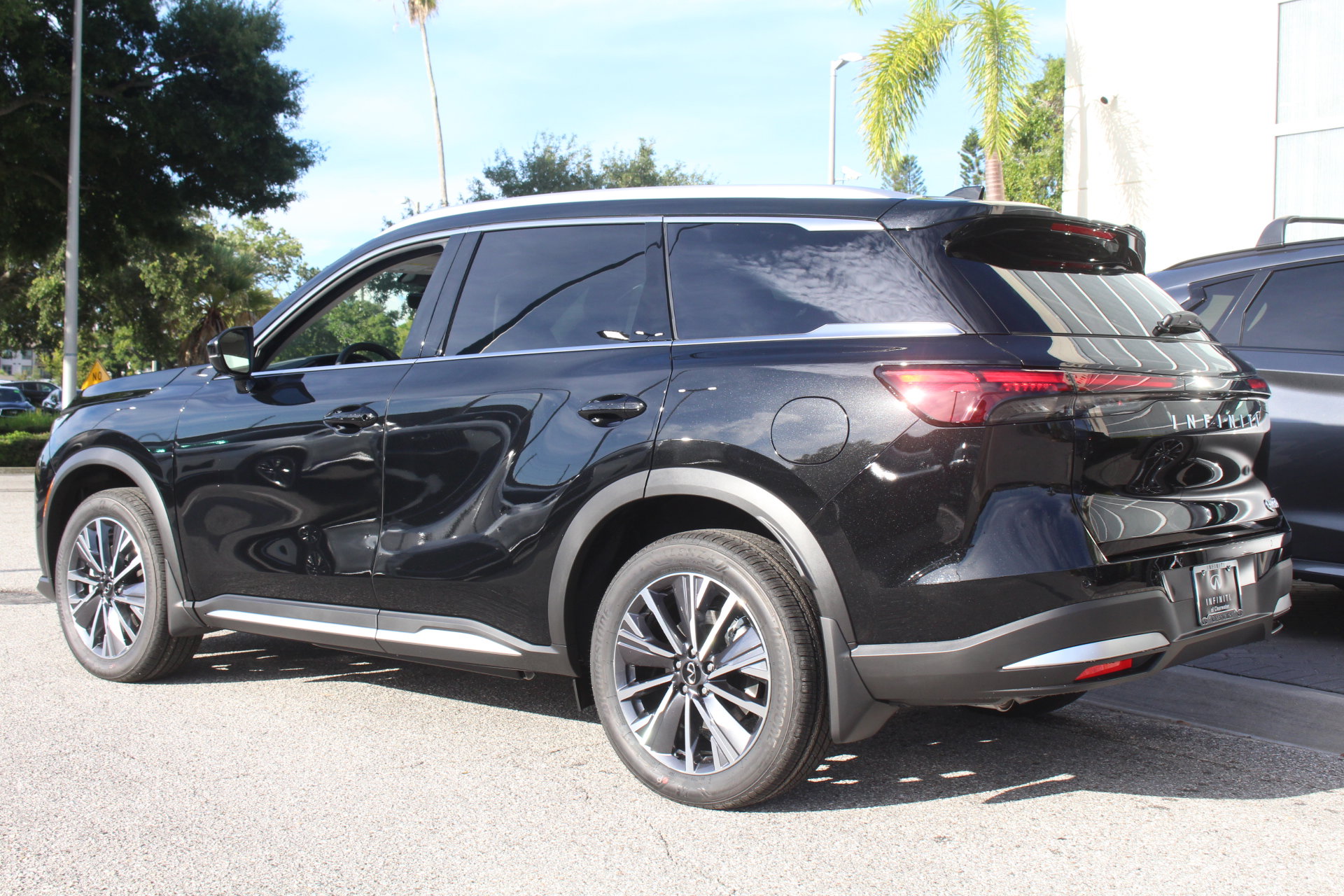 2026 Infiniti QX60 Luxe photo 2
