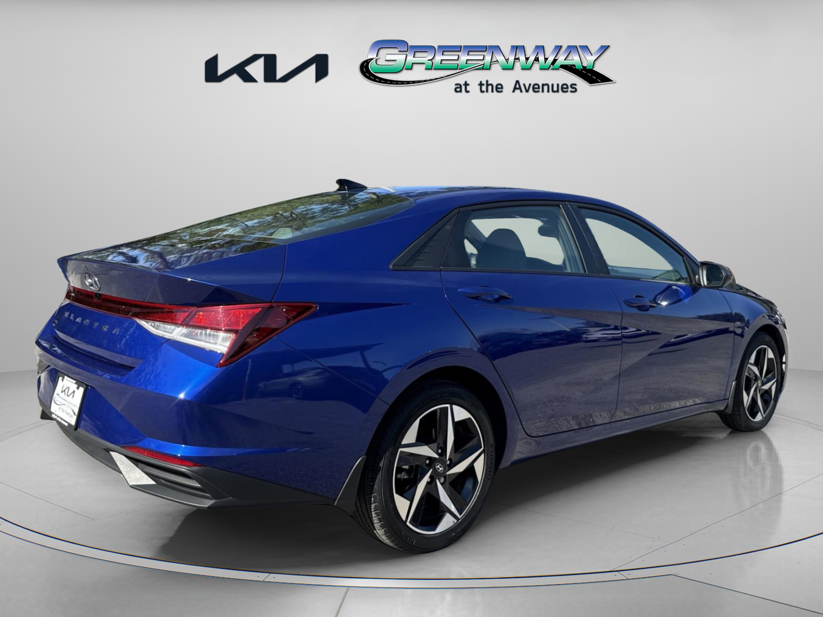 2023 Hyundai Elantra SEL photo 4
