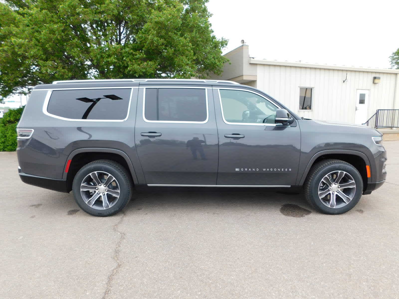 2024 Jeep Grand Wagoneer L Base photo 3