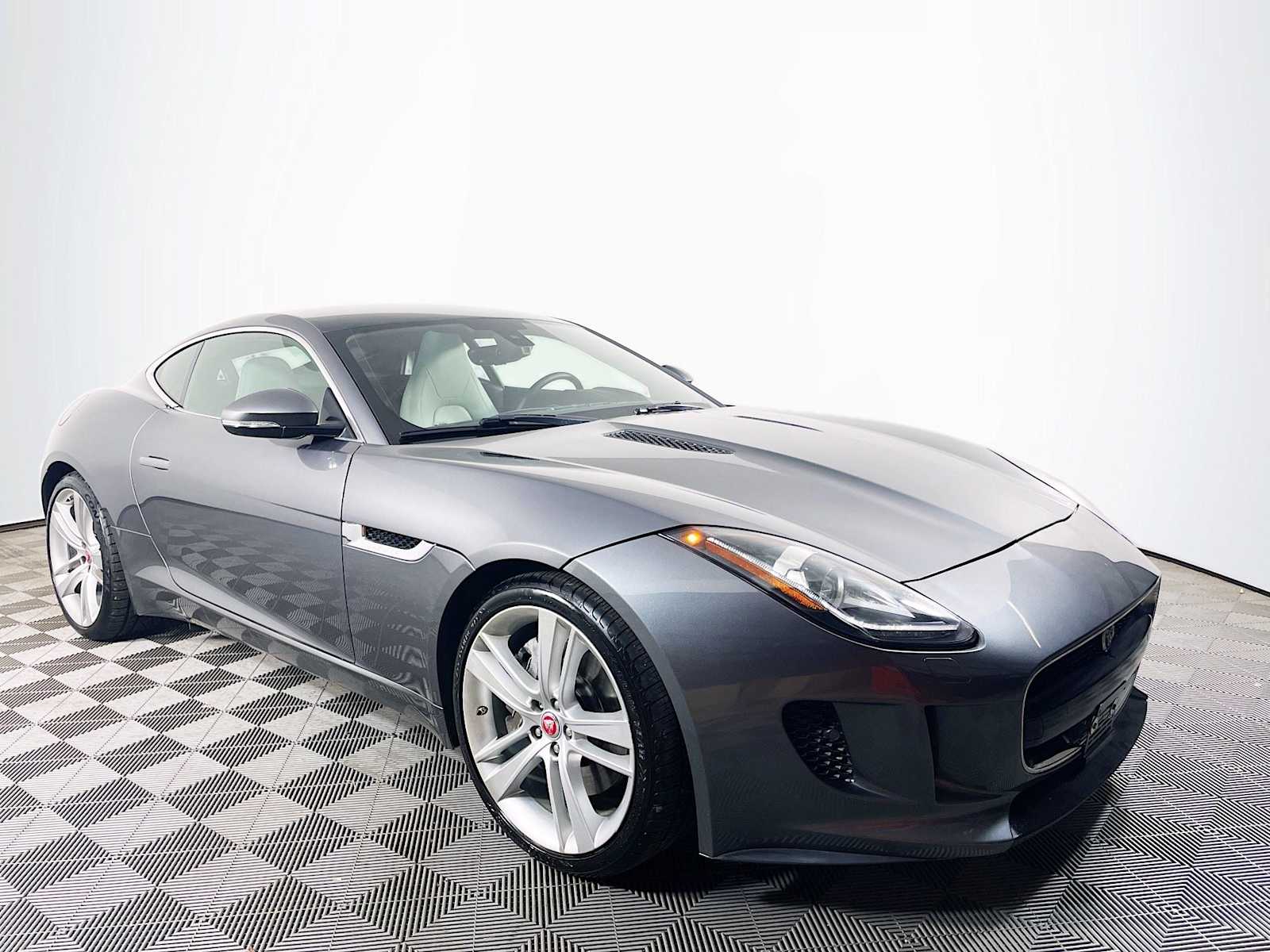 2016 Jaguar F-TYPE photo 3