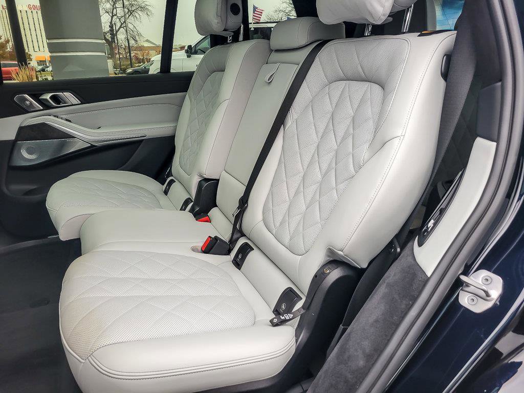 2023 BMW X7 - Image 15