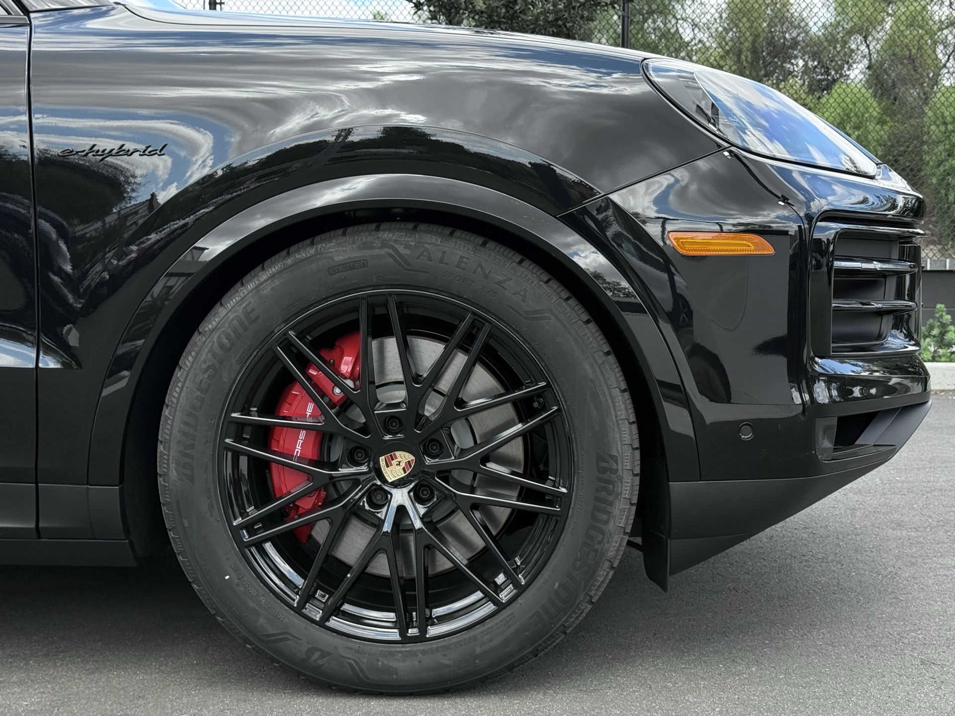2025 Porsche Cayenne E-Hybrid S photo 9