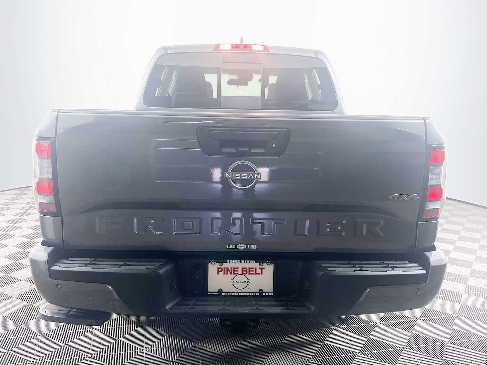 2025 Nissan Frontier Crew Cab SV photo 5