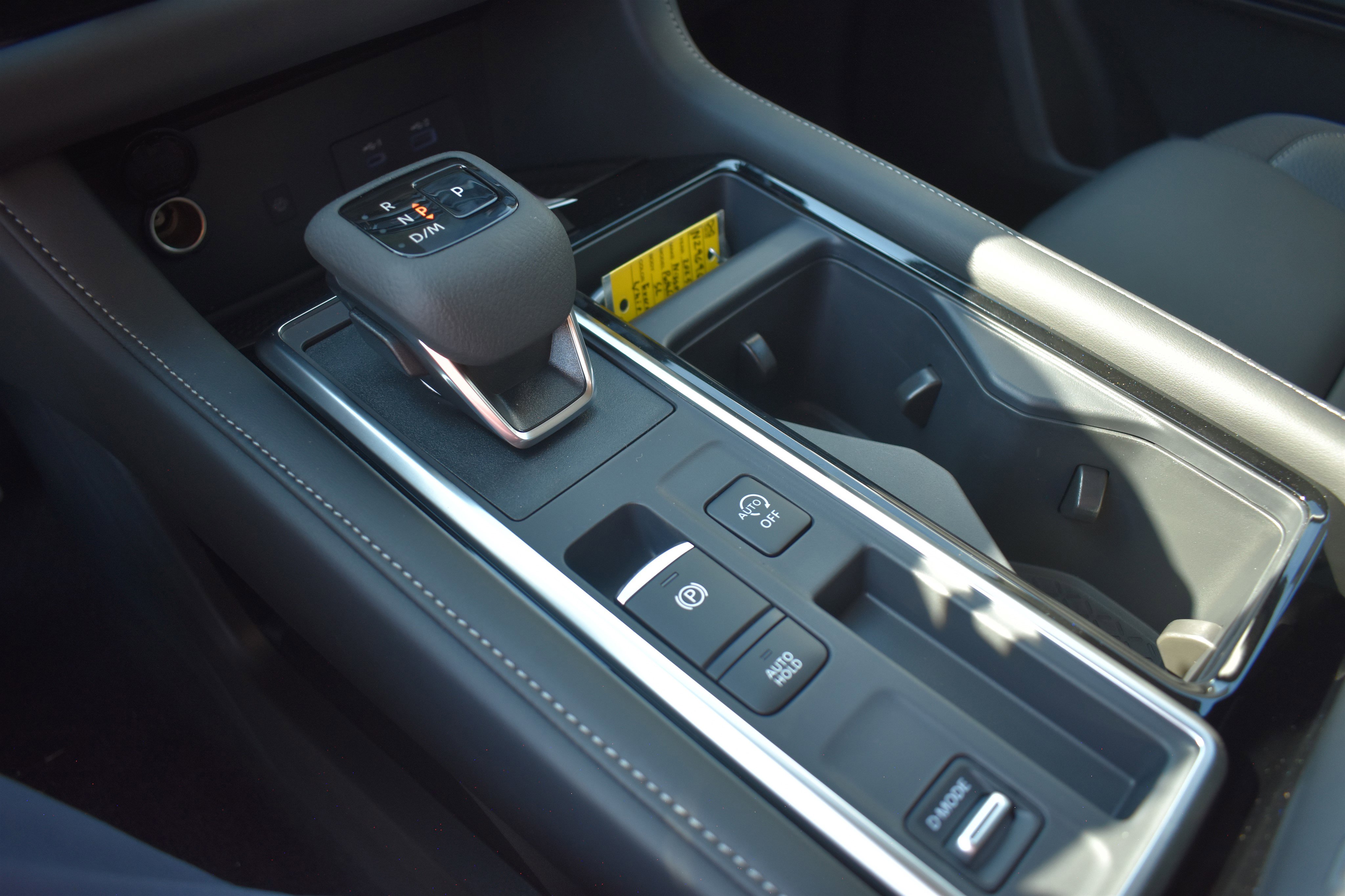 2025 Nissan Pathfinder SL photo 18