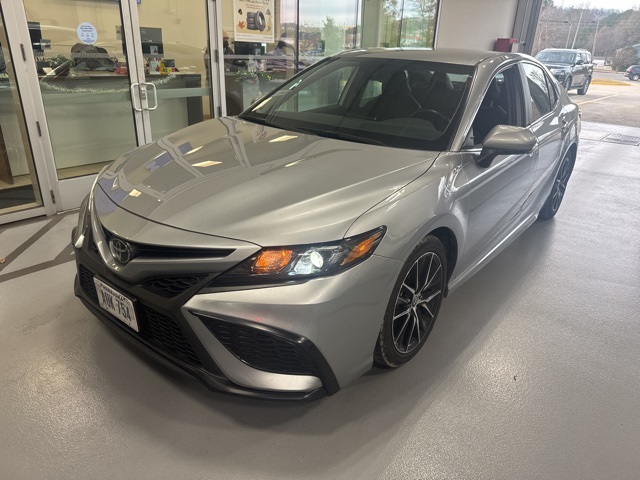 2024 Toyota Camry SE's photo