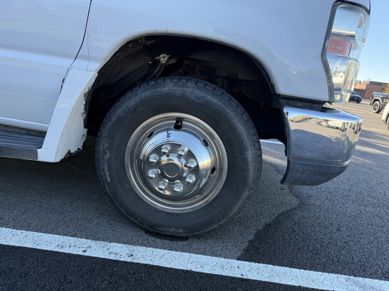 2013 Ford E-450 photo 4