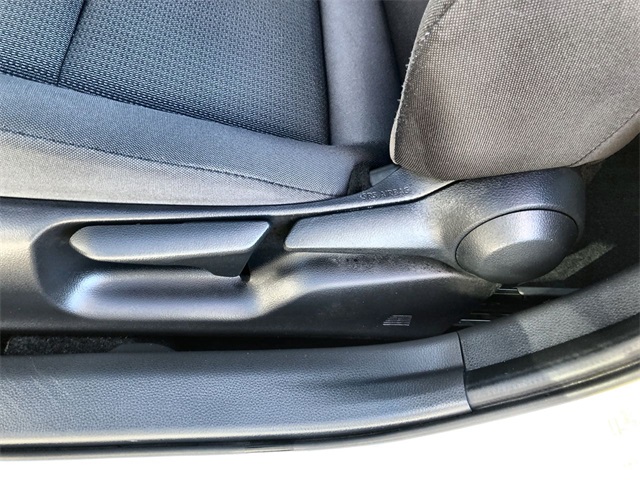 2024 Toyota Prius LE photo 3