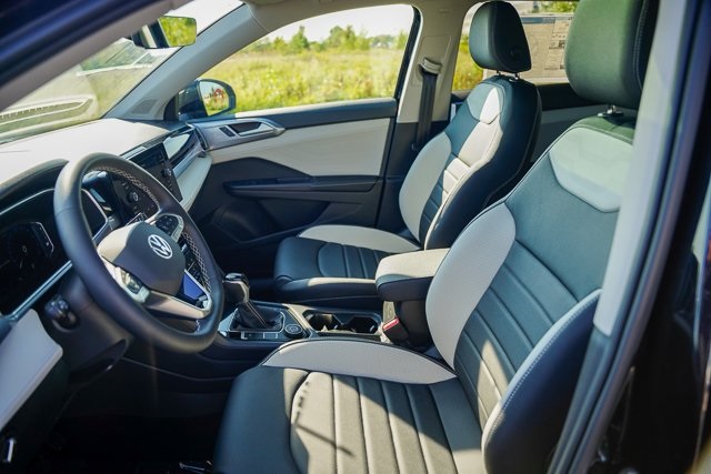 2025 Volkswagen Taos SEL photo 7