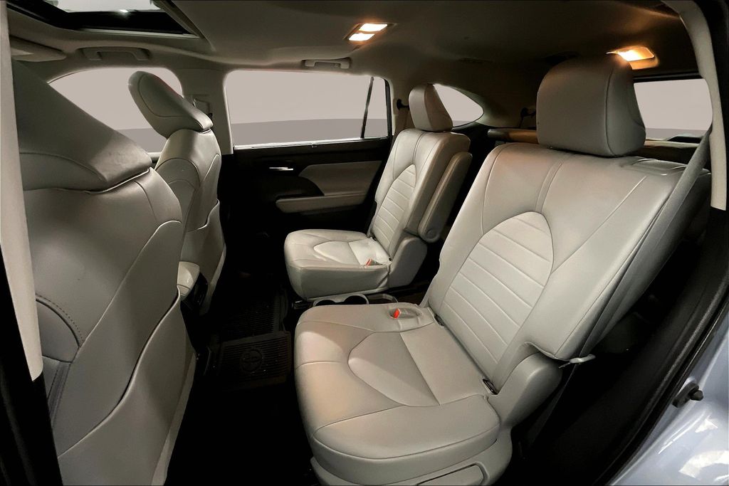 2022 Toyota Highlander Hybrid XLE photo 24