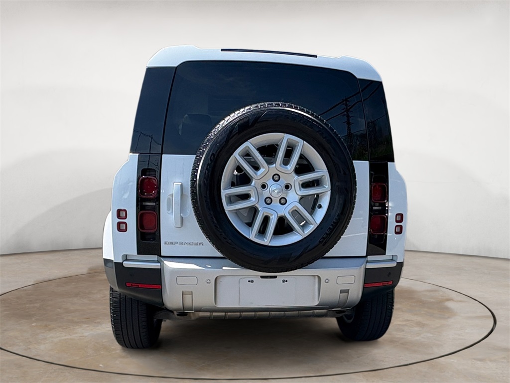 2024 Land Rover Defender 110 S photo 3