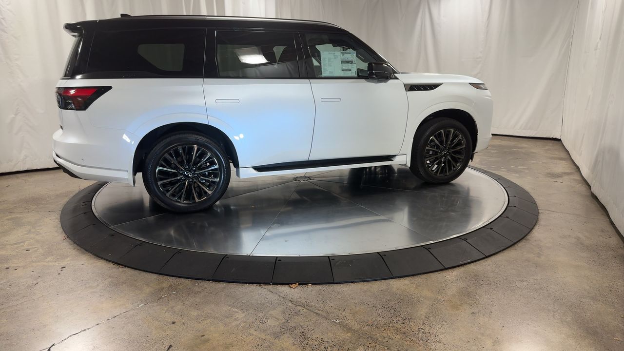 2026 Infiniti QX80 photo 2