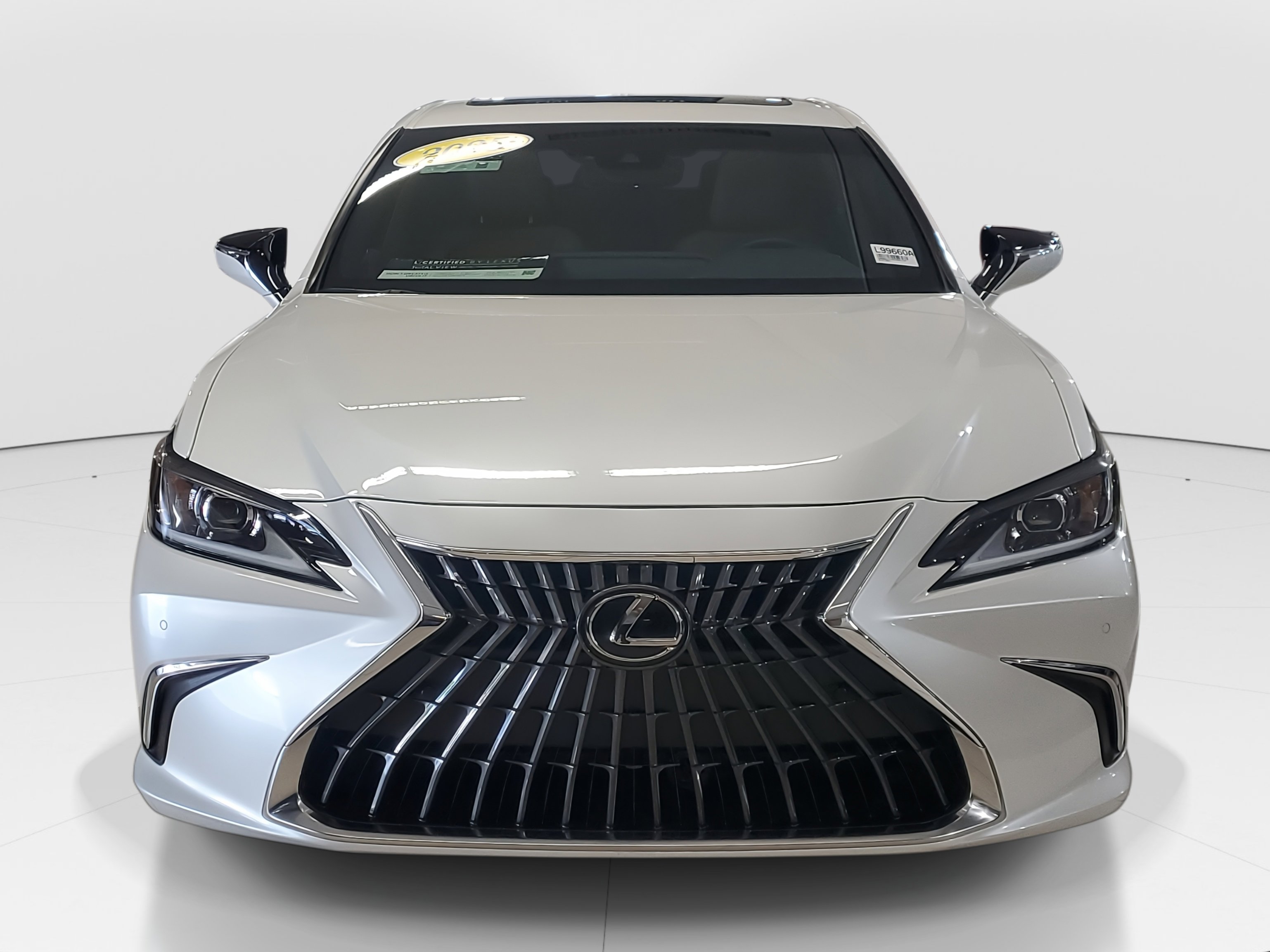 2025 Lexus ES 300h photo 3