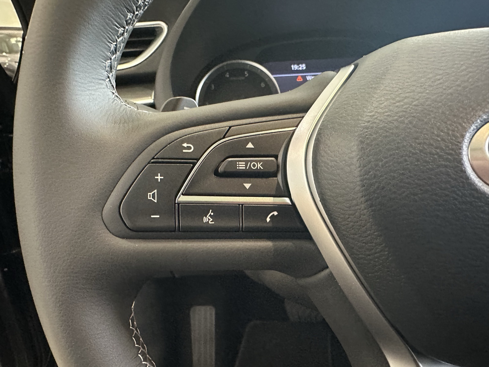 2025 Infiniti QX50 Luxe AWD photo 15