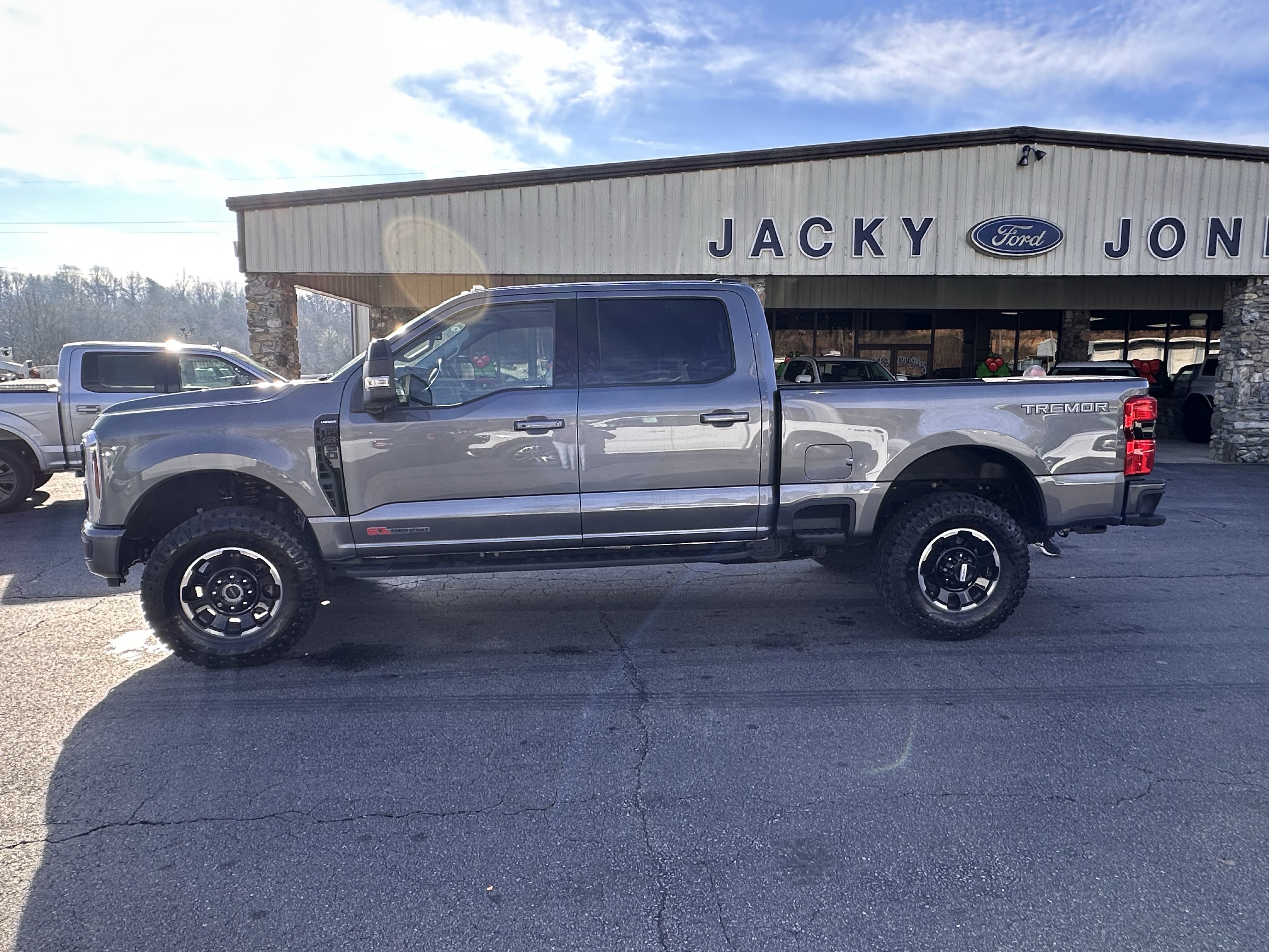 2025 Ford F-350 Super Duty Lariat's photo