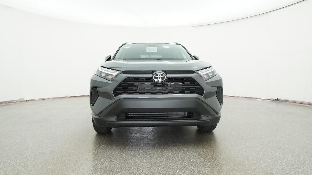 2025 Toyota RAV4 XLE photo 3