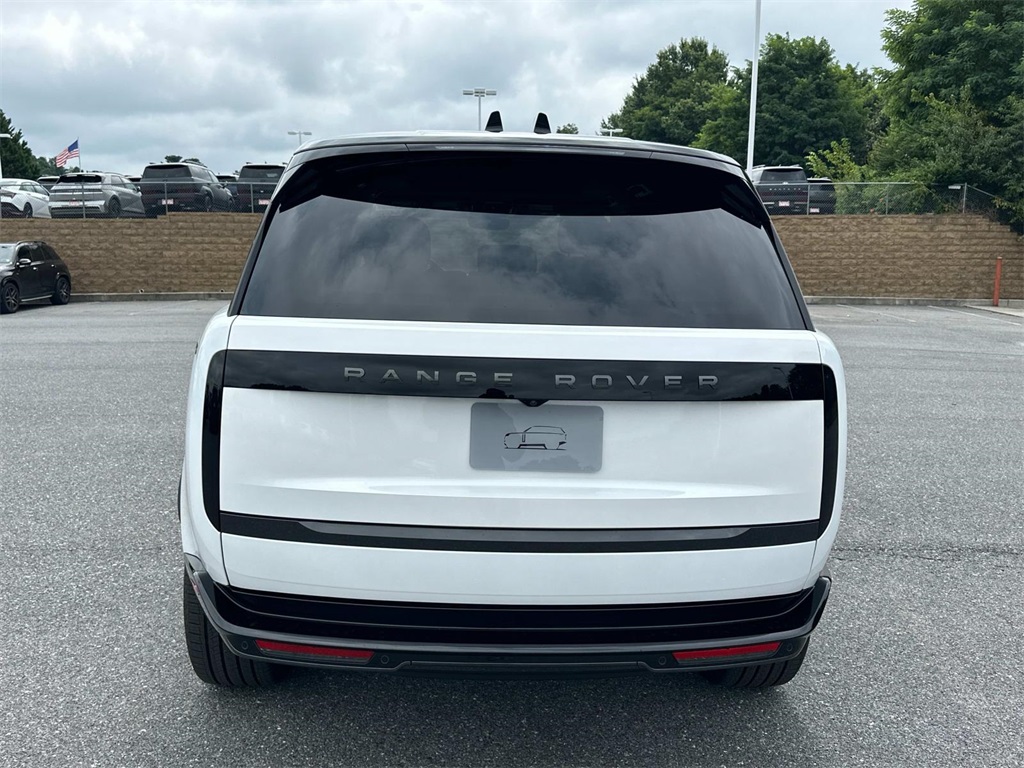 2025 Land Rover Range Rover SE photo 8