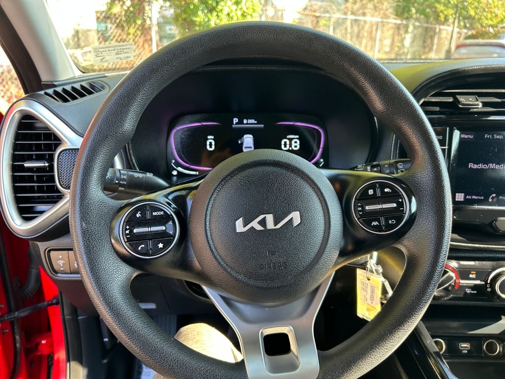 2023 Kia Soul LX photo 13