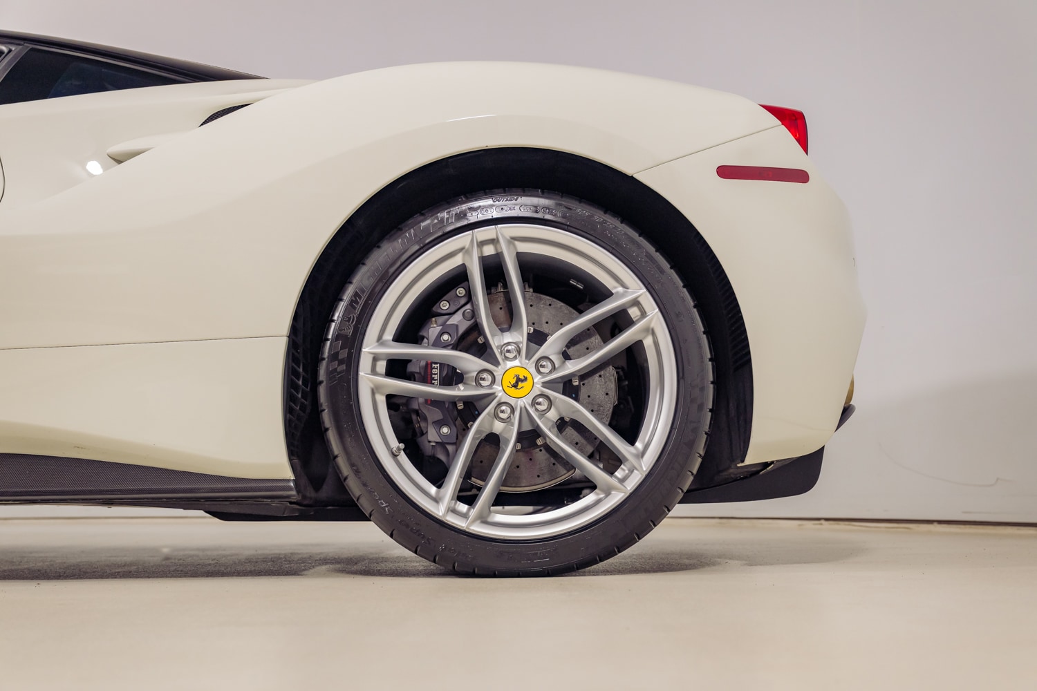 2016 Ferrari 488 GTB photo 30