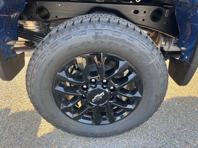 2025 Chevrolet Silverado 2500HD Custom photo 7