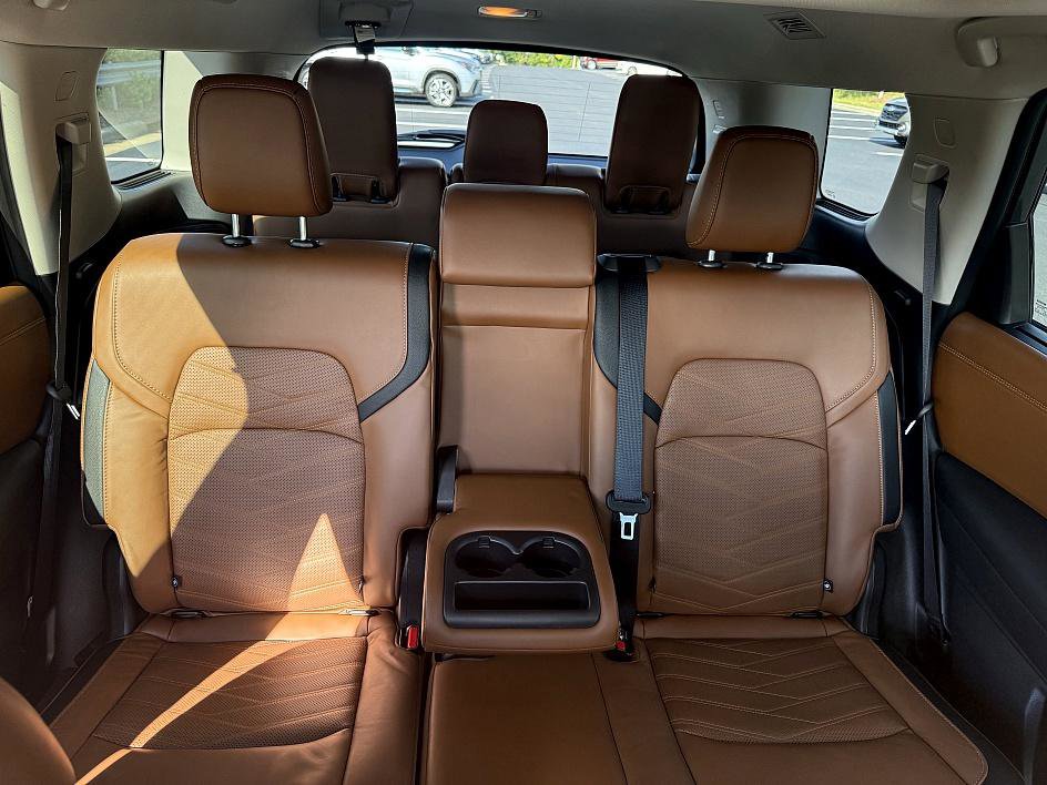 2023 Nissan Pathfinder Platinum photo 13