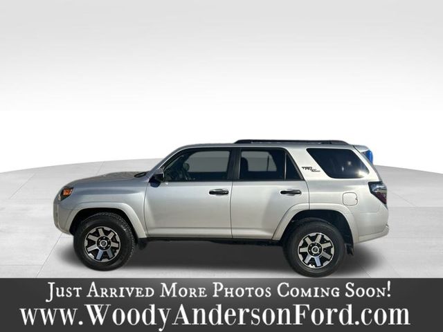 2023 Toyota 4Runner TRD Off-Road photo 2