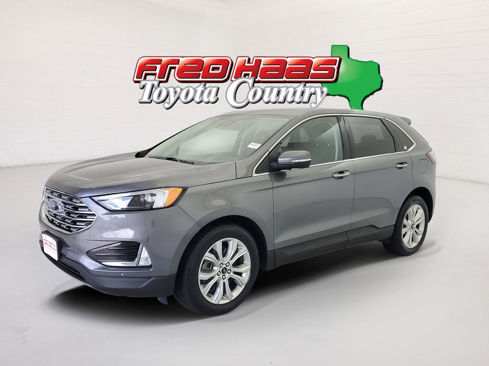 2024 Ford Edge Titanium's photo