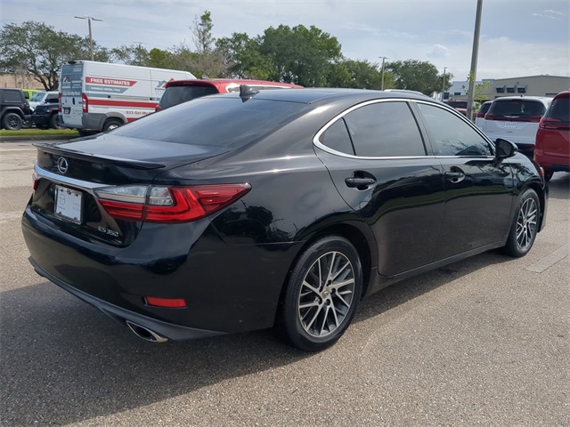 2016 Lexus ES 350 photo 2