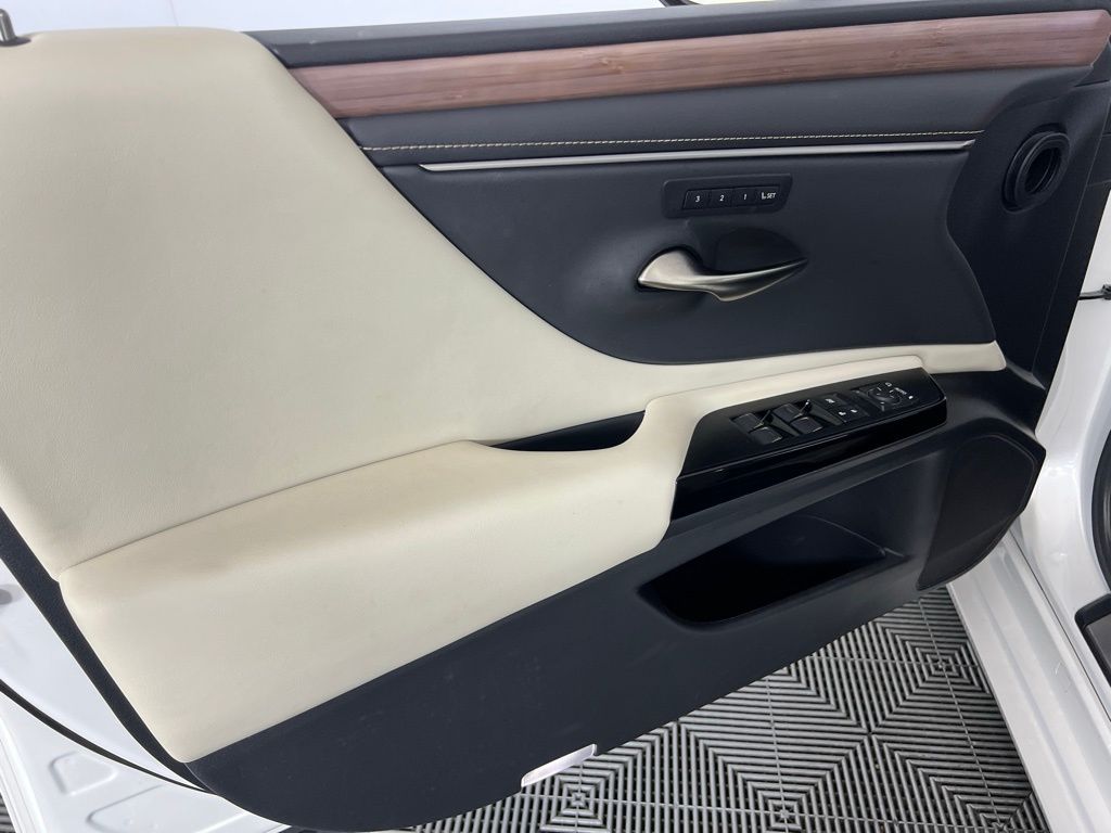 2023 Lexus ES 350 photo 22