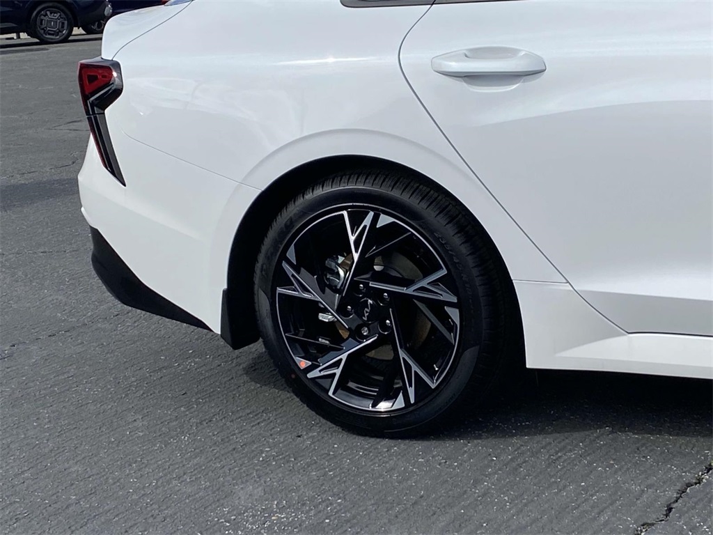 2025 Kia K5 GT-Line photo 3