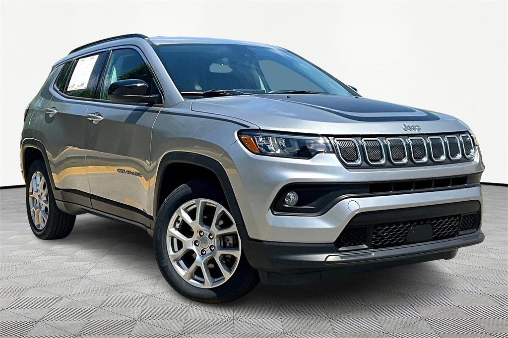 2022 Jeep Compass Latitude Lux photo 12