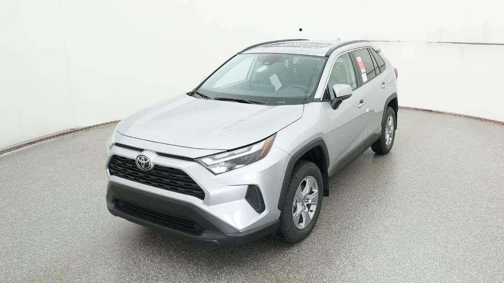 2025 Toyota RAV4 XLE photo 5