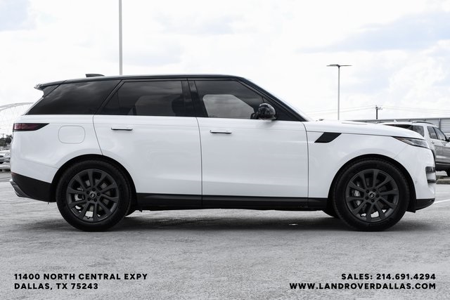 2023 Land Rover Range Rover Sport SE photo 4