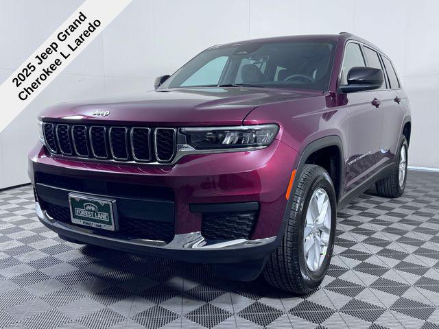 2025 Jeep Grand Cherokee Laredo X photo 2