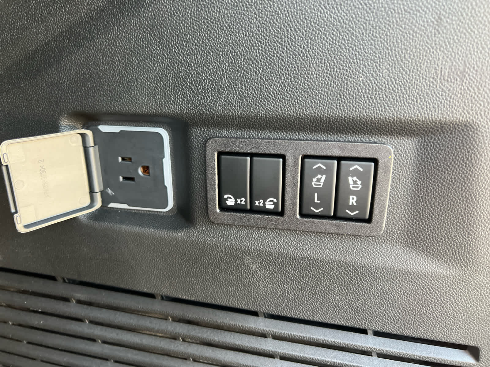 2023 Gmc Yukon AT4 photo 26