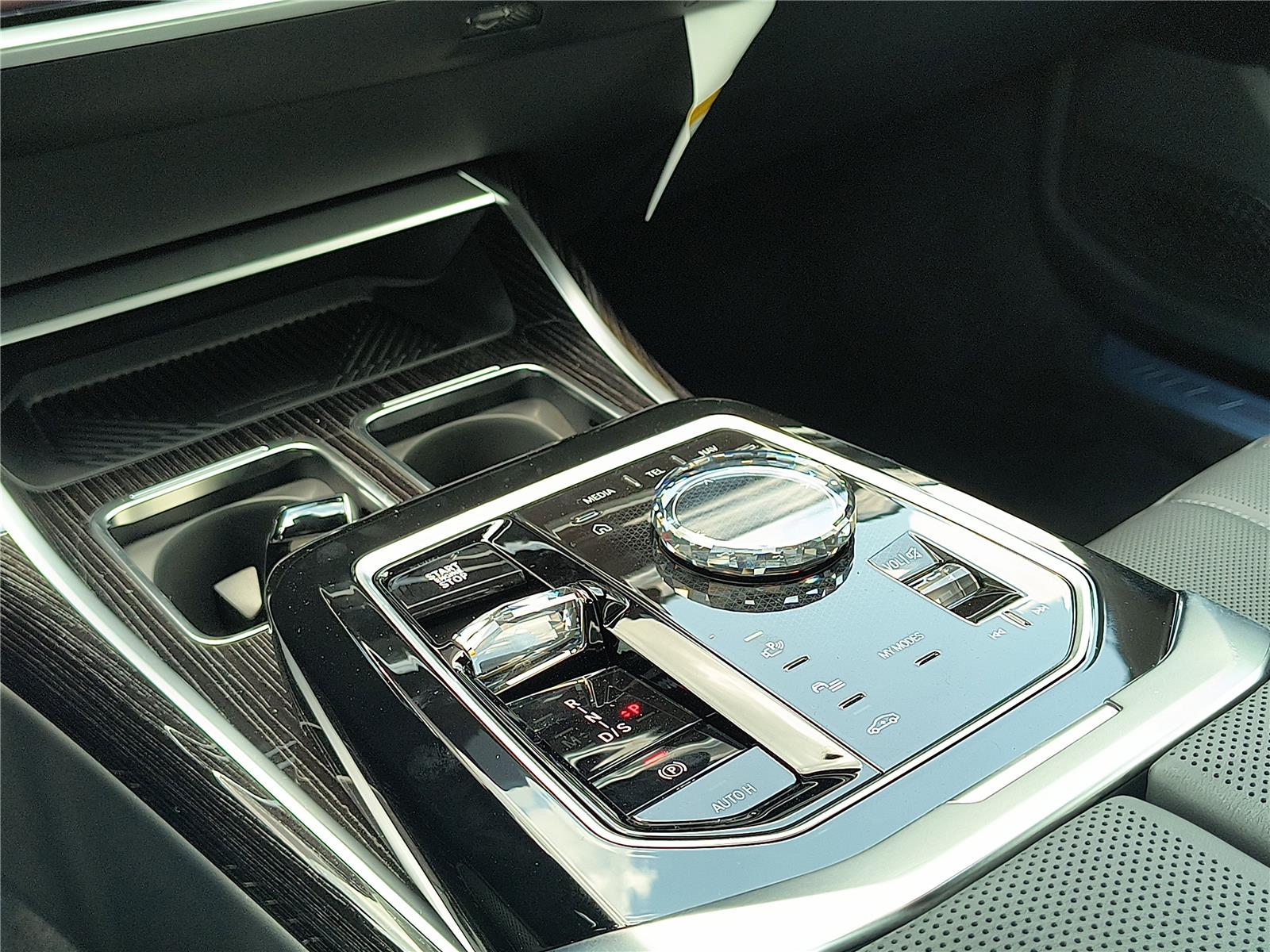 2025 Bmw 740i photo 8