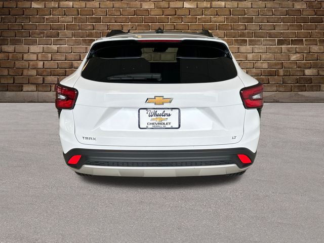 2024 Chevrolet Trax LT photo 4