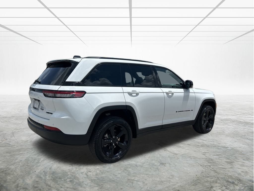 2025 Jeep Grand Cherokee Limited photo 3
