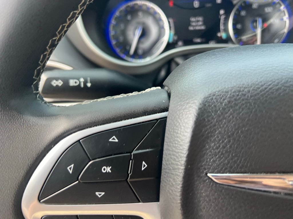 2022 Chrysler Pacifica Touring L photo 35