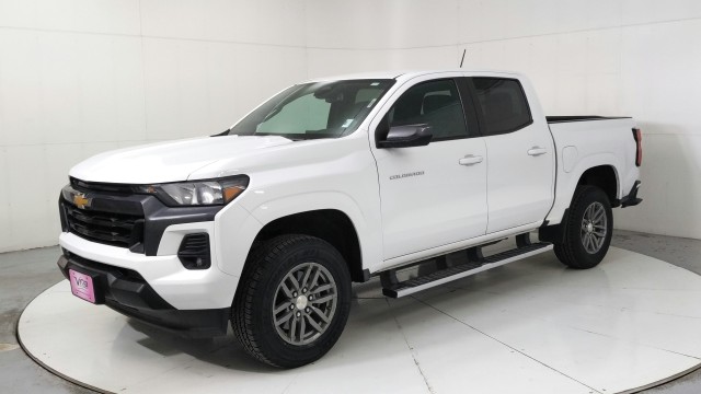 Used 2023 Summit White Chevrolet 2WD LT image 1