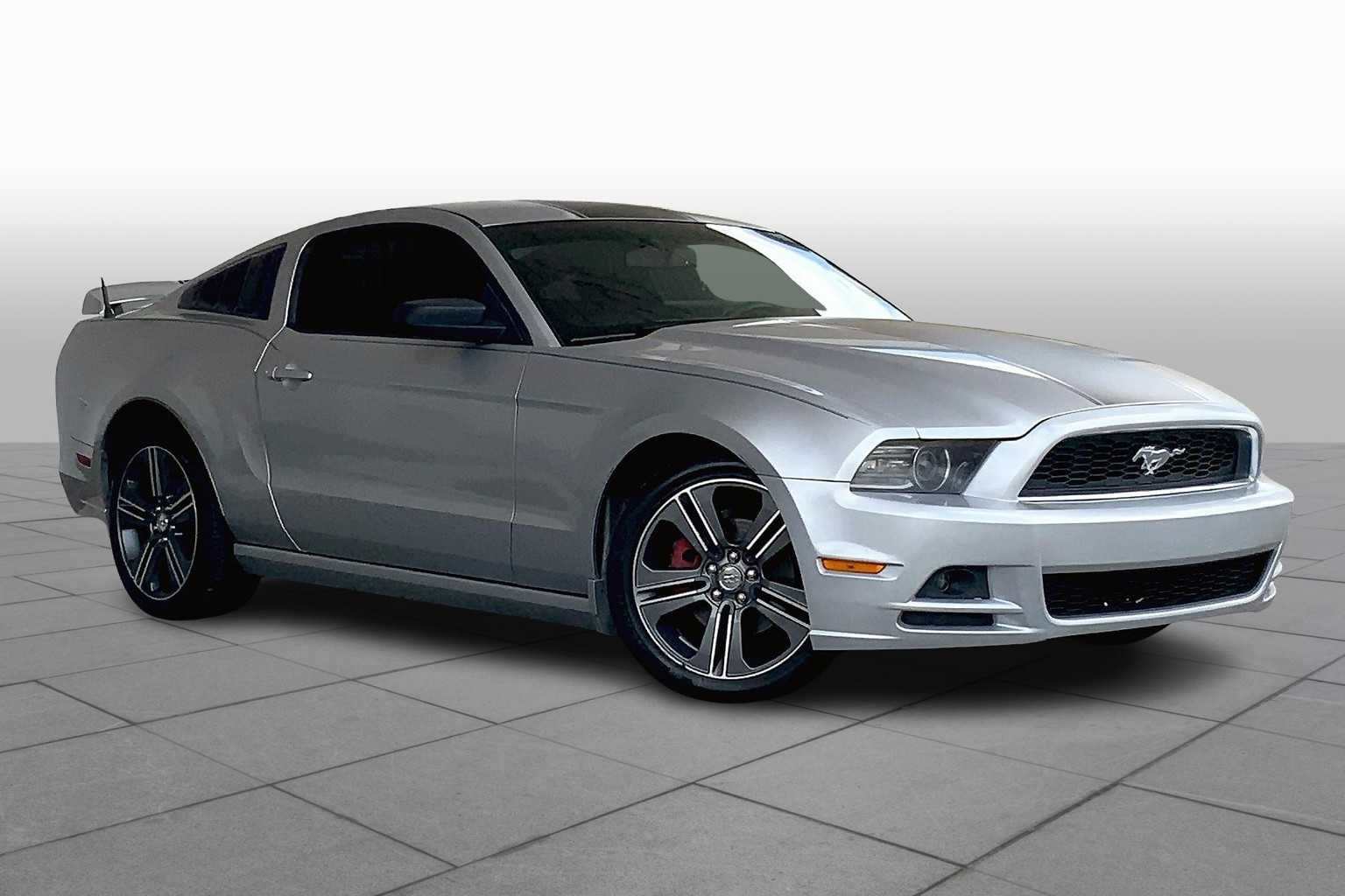 2014 Ford Mustang V6 photo 2