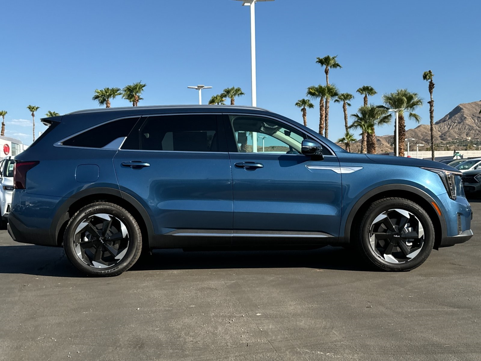 2025 Kia Sorento Plug-In Hybrid EX photo 2