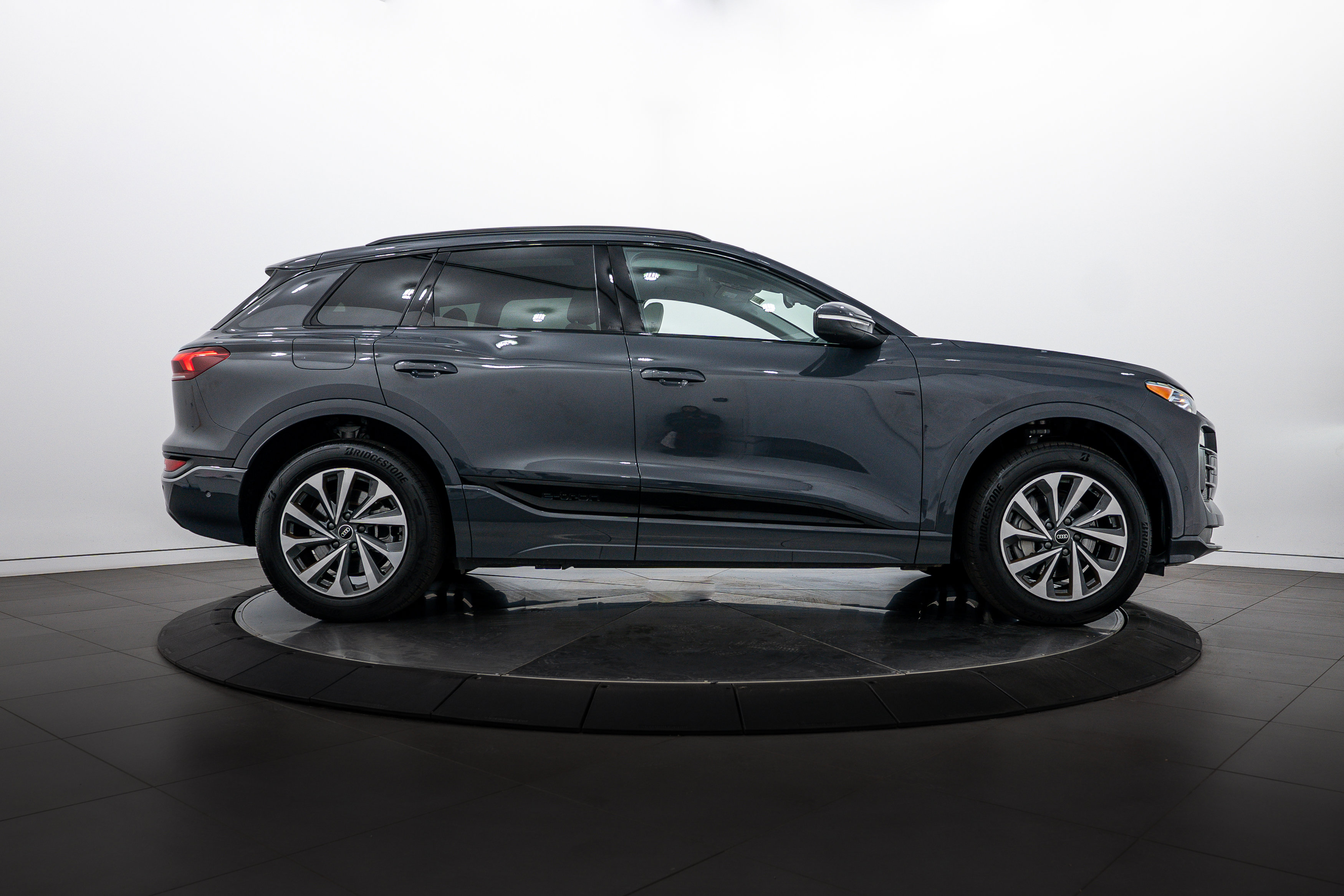 2025 Audi Q6 E-tron Premium photo 2
