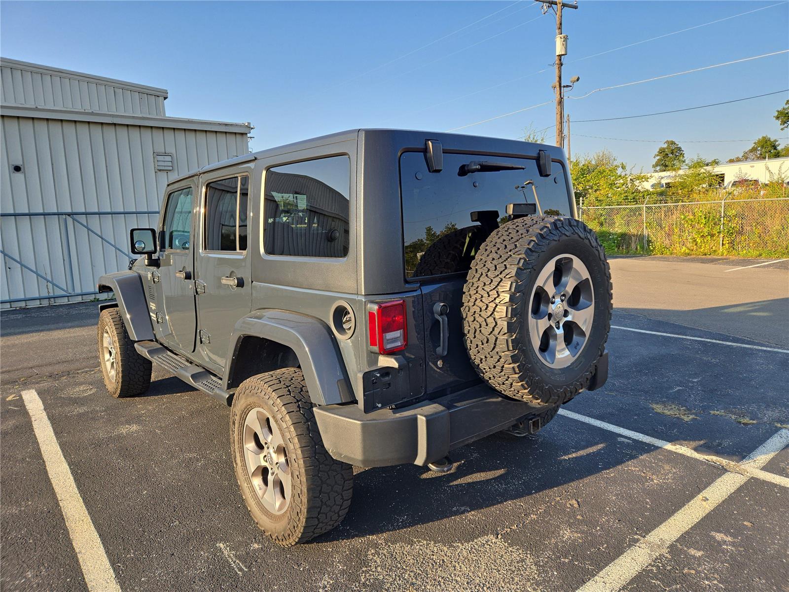 2017 Jeep Wrangler Unlimited Sahara photo 5